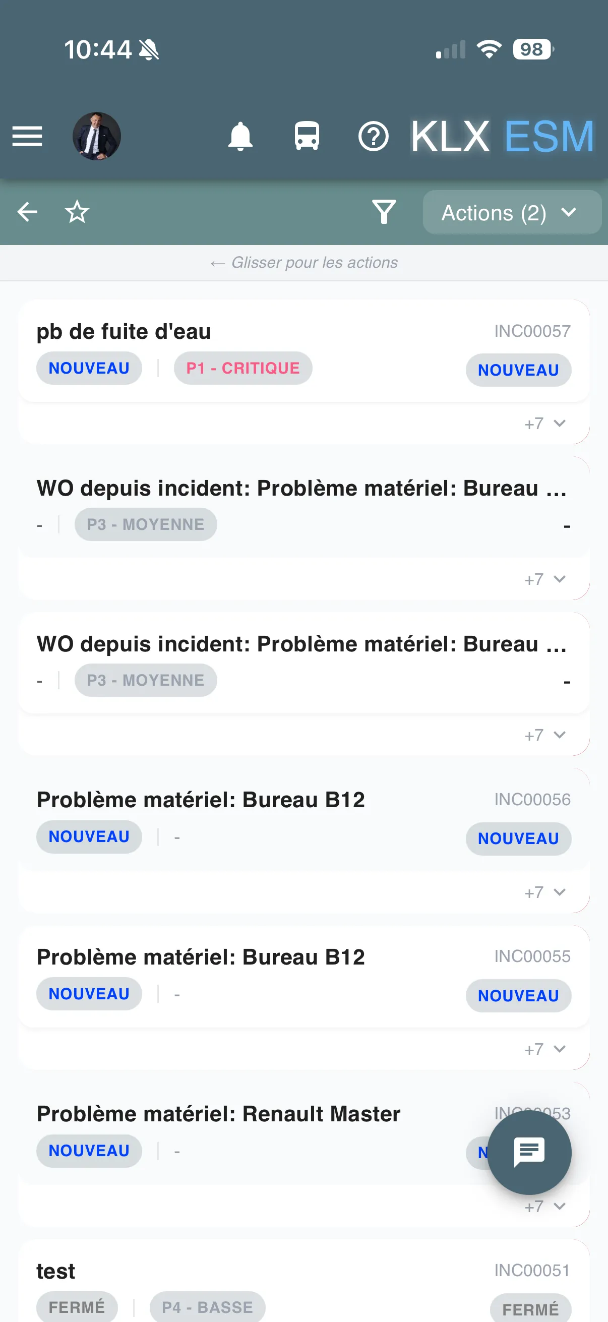 Liste d’incidents avec actions par glissement sur mobile, KLX ESM